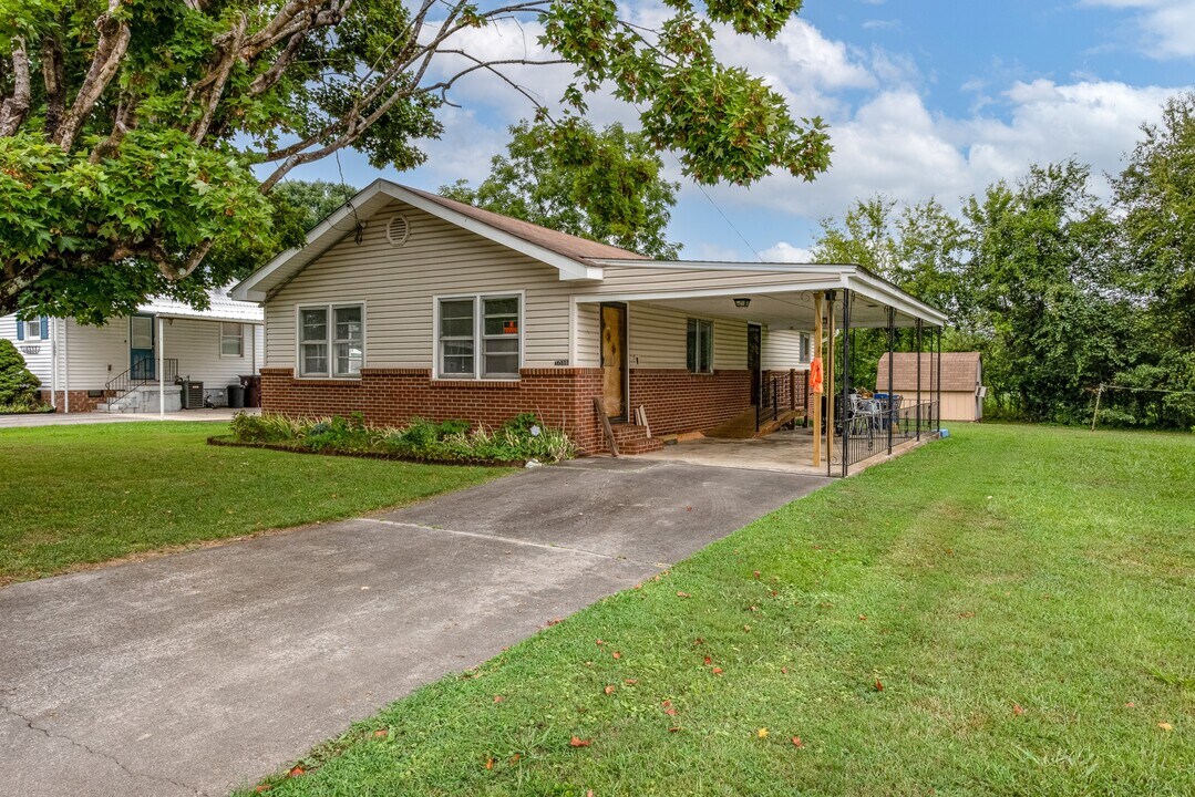 1011 Cherry St in Alcoa, TN - Building Photo