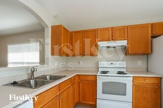 928 Seminole Sky Dr in Ruskin, FL - Foto de edificio - Building Photo