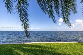 1 Grove Isle Dr, Unit A206 in Miami, FL - Building Photo - Building Photo