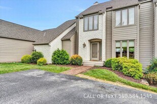 4978 Hunting Hills Cir in Cave Spring, VA - Building Photo