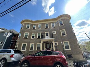 51 Ibbetson St, Unit 3 in Somerville, MA - Foto de edificio - Building Photo