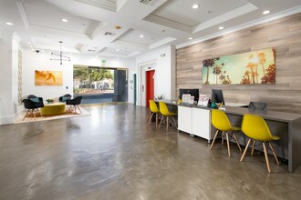 Tuscany Apartments Student Living in Los Angeles, CA - Foto de edificio - Building Photo