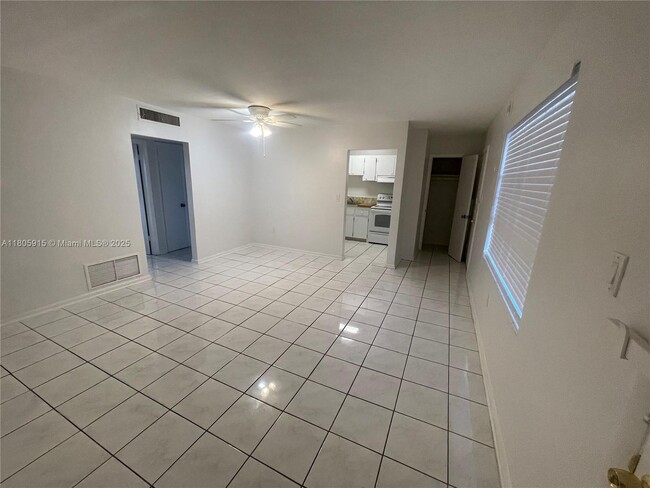 3881 W Flagler St in Miami, FL - Building Photo - Building Photo