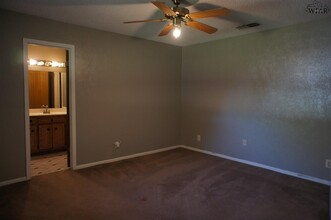 983 Victoria Dr in Burkburnett, TX - Foto de edificio - Building Photo