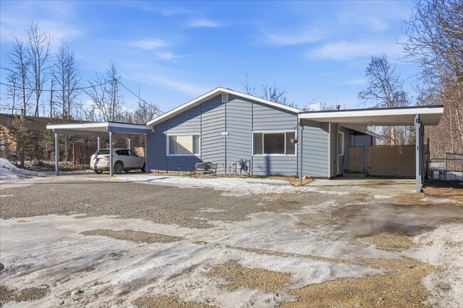 property at 900 N Wesglenn Cir