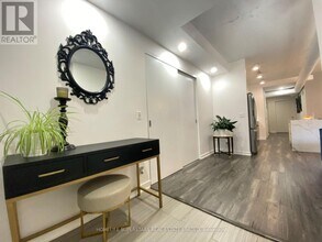 60-160 Niagara St in Toronto, ON - Building Photo - Building Photo