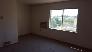 37 Appleway Dr-Unit -4 in Kalispell, MT - Building Photo - Building Photo