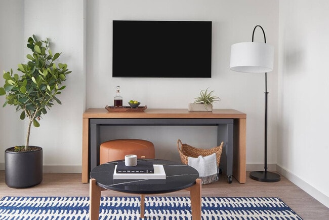 1050 Brady Ave NW in Atlanta, GA - Foto de edificio - Building Photo