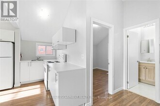 2 Windsor St in Hamilton, ON - Building Photo - Building Photo