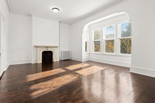 120 F St, Unit B in Boston, MA - Building Photo
