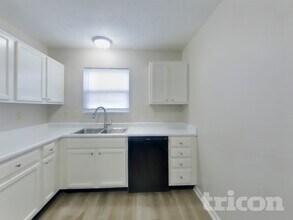 1334 Grand Canyon Cir in Franklin, IN - Foto de edificio - Building Photo