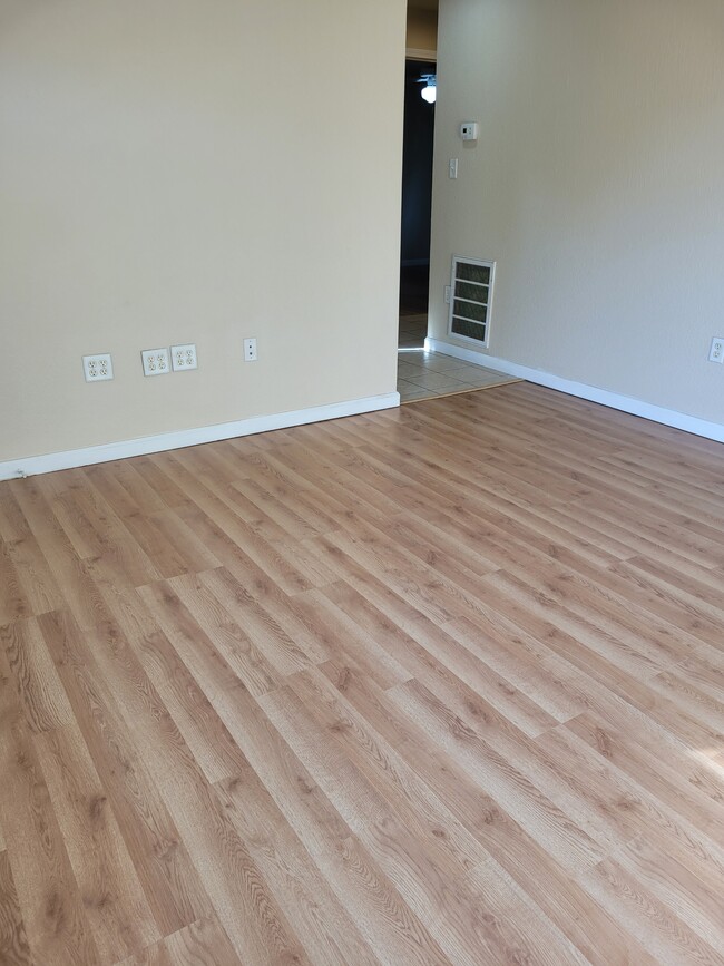 property at 301 N Greenbriar Rd