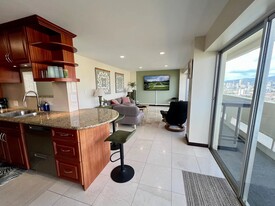 2085 Ala Wai Blvd, Unit 192 in Honolulu, HI - Building Photo
