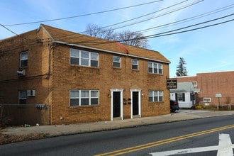 Glenwood Court Apartments in Clifton Heights, PA - Foto de edificio - Building Photo