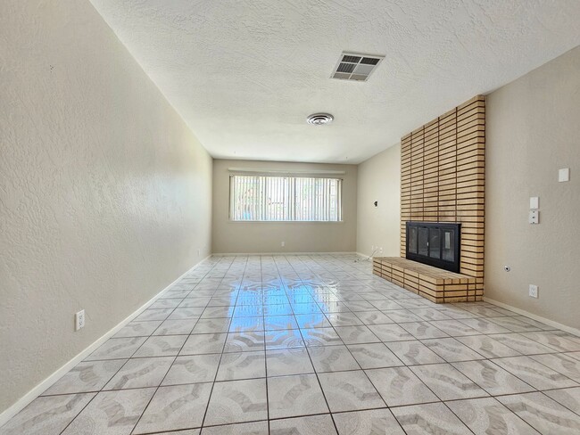 713 Mamie St in Ridgecrest, CA - Building Photo - Building Photo