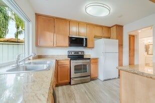 615 Fredricks Ave in Oceanside, CA - Building Photo