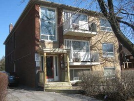 139 Royal York Rd in Toronto, ON - Building Photo