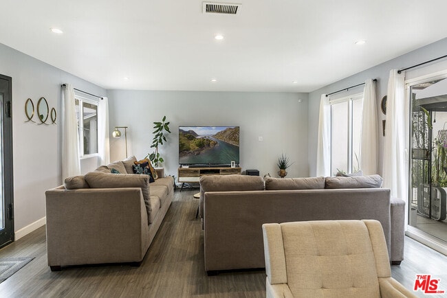 22229 Covello St in Los Angeles, CA - Building Photo - Building Photo