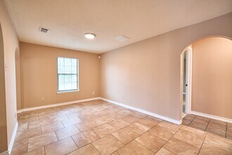 10126 Northview Dr in Houston, TX - Building Photo - Building Photo