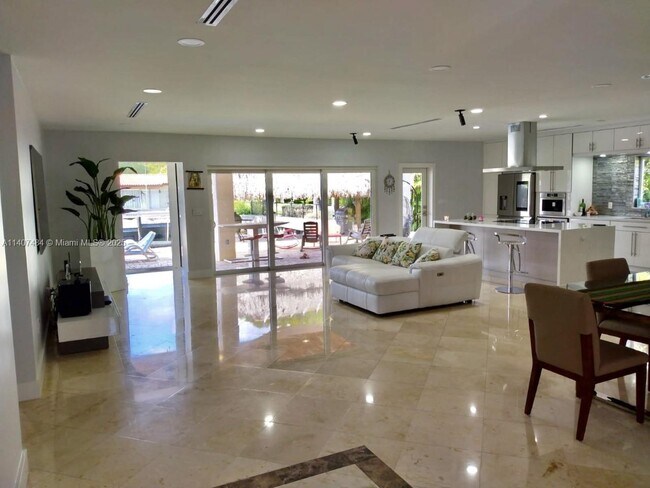 13240 Ortega Ln in North Miami, FL - Building Photo - Building Photo