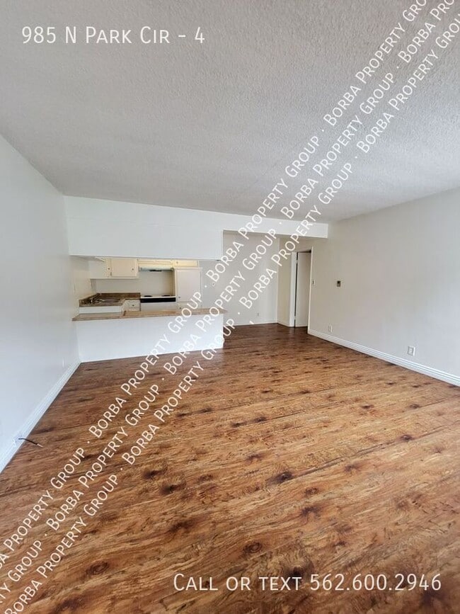 property at 985 N Pk Cir
