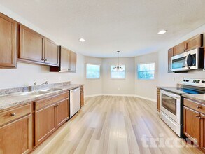 77 Lake Ring Dr in Winter Haven, FL - Foto de edificio - Building Photo