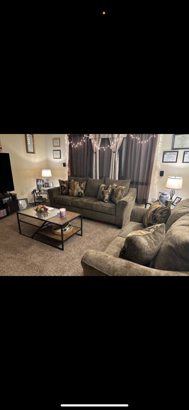 212 King Rd E, Unit 212 e king road