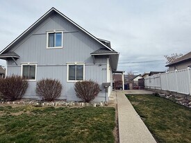 309 N Emerson Ave in Wenatchee, WA - Building Photo