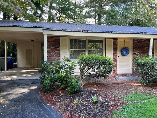 129 W Blythe Cir