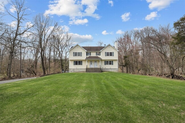 2923 Lexington Ave in Cortlandt, NY - Building Photo - Building Photo