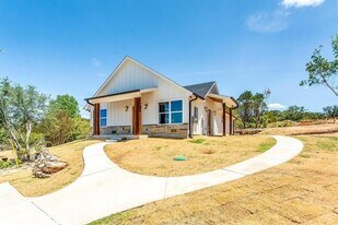 1029 Corral Dr in Granbury, TX - Building Photo