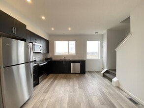 6505 Country Hills Blvd NE in Calgary, AB - Building Photo - Building Photo