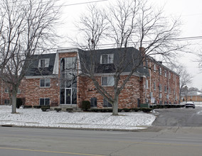 Twin Manor in Dayton, OH - Building Photo - Building Photo