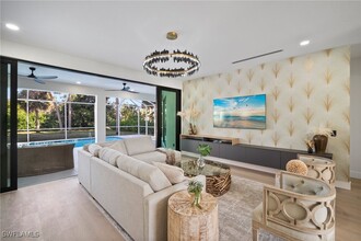 1677 Northgate Dr in Naples, FL - Building Photo - Building Photo