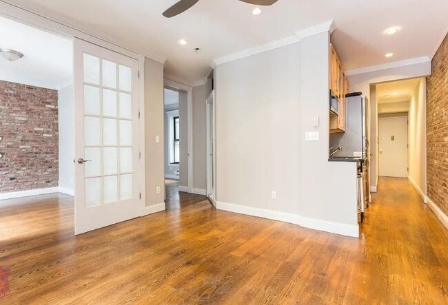 318 Second Avenue, Unit 5 in New York, NY - Foto de edificio - Building Photo
