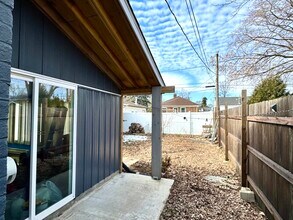 216 Burton Ave in Waukegan, IL - Building Photo - Building Photo