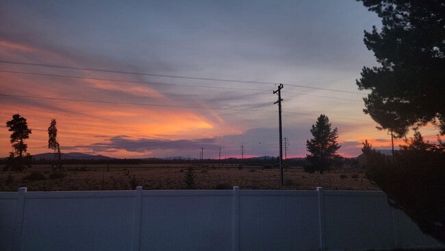 51287 Riley Ln in La Pine, OR - Building Photo - Building Photo