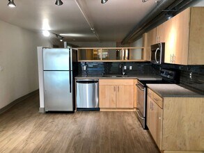 2015 Terry Ave-Unit -Unit 216 in Seattle, WA - Building Photo - Building Photo