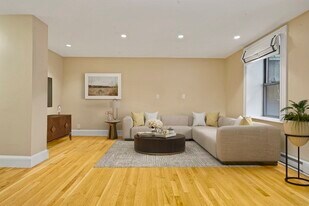 31 Hanson St, Unit 1 in Boston, MA - Building Photo