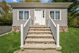 143 N Rocky Point Landing Rd in Rocky Point, NY - Building Photo - Building Photo