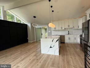 5507 Kings Park Dr in Springfield, VA - Building Photo - Building Photo