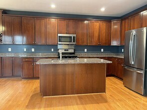 7726 Grandwind Dr in Lorton, VA - Building Photo - Building Photo