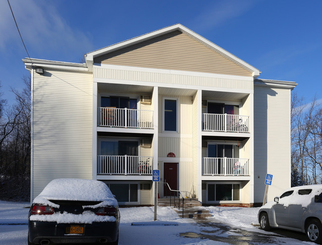 Maloff Towers Apartments in Chittenango, NY - Foto de edificio - Building Photo