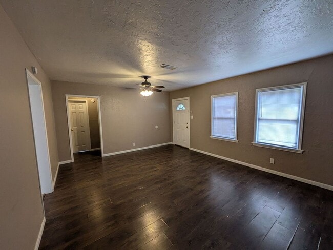 707 S 13th St in Nederland, TX - Building Photo - Building Photo