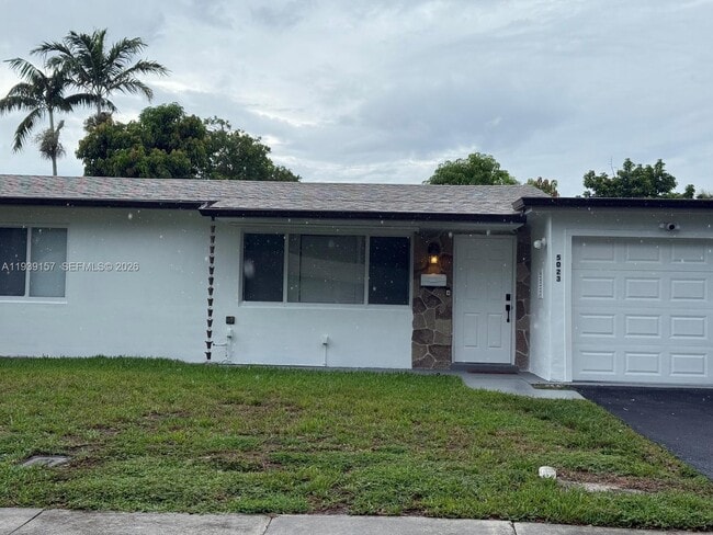 5023 SW 93rd Ave in Cooper City, FL - Building Photo - Building Photo
