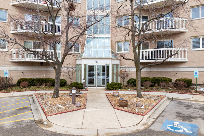 Manchester Green North in Buffalo Grove, IL - Building Photo - Building Photo