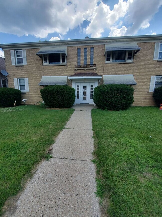 property at 4030 S Kinnickinnic Ave