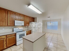 3218 Woodchuck Rd in Montgomery, TX - Foto de edificio - Building Photo