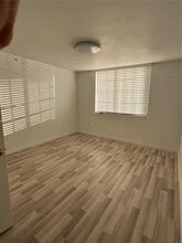 2071 Renaissance Blvd in Miramar, FL - Foto de edificio - Building Photo