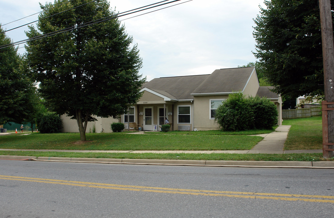 120 E South St in Frederick, MD - Building Photo